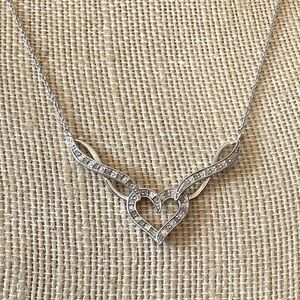 Sterling Silver/Diamond accent heart necklace 💕